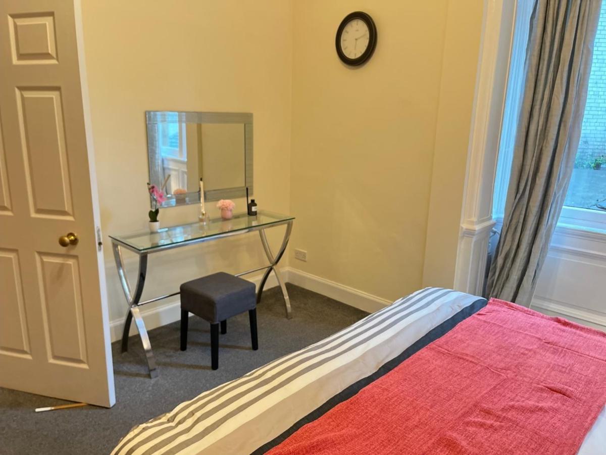 Royal Mile Mansions 2 Bedroom - Edinburgh City Centre エクステリア 写真